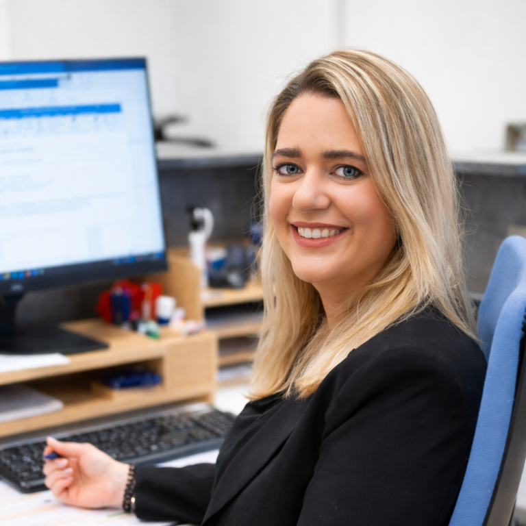Portrait von Sabrina Nickl, Social Media Beraterin aus Hausham im Landkreis Miesbach, spezialisiert auf Social Media Strategie und Beratung 